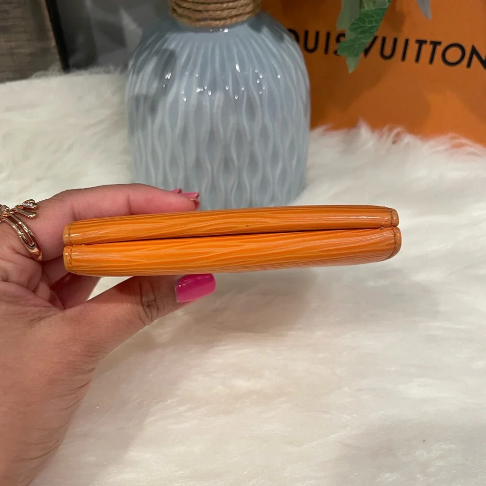 Authentic Louis Vuitton Epi Porte Feiulle Elise Wallet On A Chain | SP00… - Picture 11 of 16